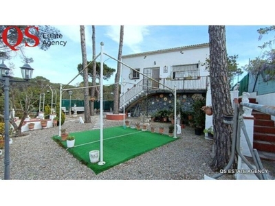 Casa con jardín amplio en la urbanización Aigues Bones, Caldes de Malavella