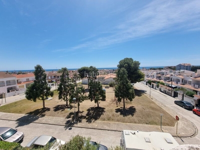 Casa pareada en carrer de berguedà casa pareada con 4 habitaciones amueblada con parking y vistas al mar en Cunit