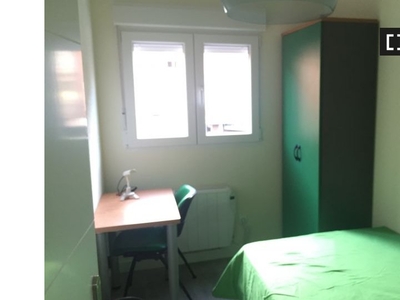 Habitación para alquilar en apartamento sencillo de 4 dormitorios, Getafe, Madrid