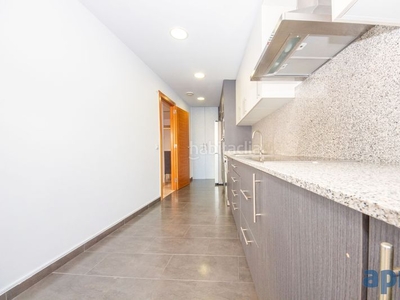 Piso con 3 habitaciones con ascensor y aire acondicionado en Mataró