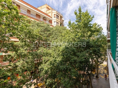 Piso familiar con terraza a comte borrell y parking incluído en Barcelona