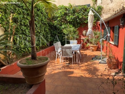 ¡Se vende chalet con patio, azotea y parking en El Terreno!