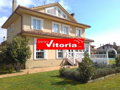 Venta de casa en Oreitia (Vitoria-Gasteiz)
