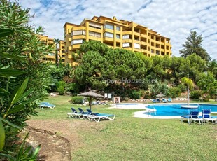 Apartamento en venta en La Concha-Resina Golf, Estepona