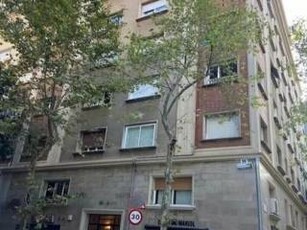 Piso de tres habitaciones 108 m², Barcelona