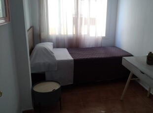 Se alquila habitación en piso de 3 habitaciones en El Zapillo, Almería