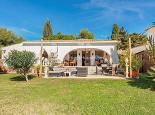 Villa adosada en venta en Las Chapas-El Rosario, Marbella