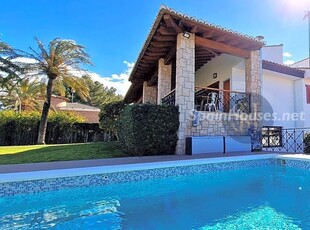 Villa en venta en Entrepinos, L'Eliana