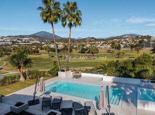 Villa en venta en Los Naranjos, Marbella