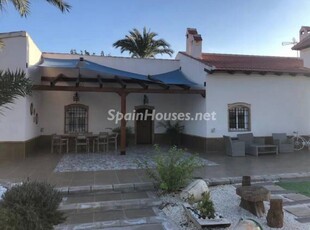 Villa independiente en venta en Callosa de Segura