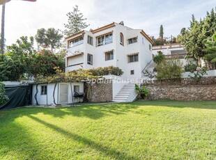Villa independiente en venta en Las Lagunas, Mijas