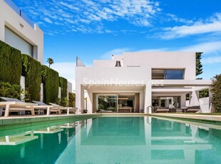 Villa independiente en venta en Nagüeles-Milla de Oro, Marbella