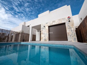 Villa independiente en venta en Orihuela Costa