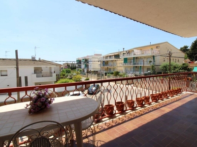 Venta Piso Calafell. Piso de tres habitaciones Primera planta con terraza