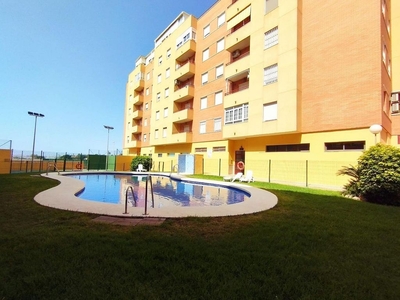 Alquiler de piso en calle Arevalo de 3 habitaciones con terraza y piscina