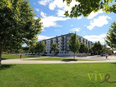 Piso en alquiler en Los Olivos de 3 habitaciones con terraza y piscina