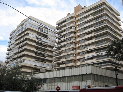 Alquiler de piso en Jaume Roig de 5 habitaciones con terraza y garaje