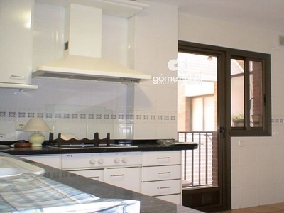Alquiler de piso en San Fernando - Carretera de Valencia de 4 habitaciones con garaje y balcón