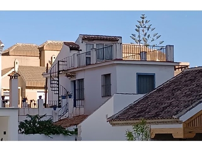 Bonita casa independiente en la zona Puerto Deportivo de Fuengirola.