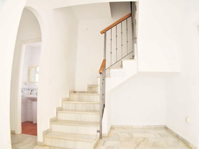 Casa adosada con 3 habitaciones con parking, piscina, jardín y vistas al mar en Fuengirola