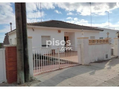 Casa adosada en venta en Carrer de Perú