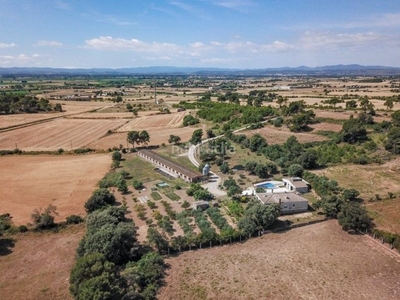 Casa bonita casa de campo + granja a 15 min de l´escala, terreno de 10.000m2, con impresionantes vistas en Tallada d´Empordà (La)