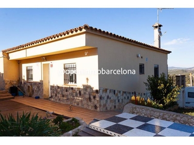 CASA CON TERRENO EN CANYELLES