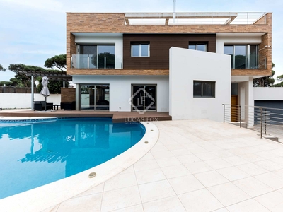 Casa / villa de 447m² en venta en La Pineda, Barcelona