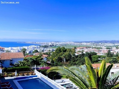 Chalet con vistas al mar, apartamento y piscina. Cerca de las playas y de la marina de Caleta!