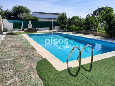 Chalet en venta en Chalet Independiente Con Piscina en Urbanización de Escalona