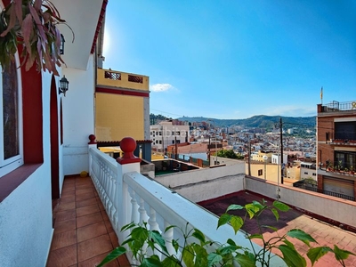 Dúplex con 2 habitaciones con aire acondicionado y vistas a la montaña en Barcelona