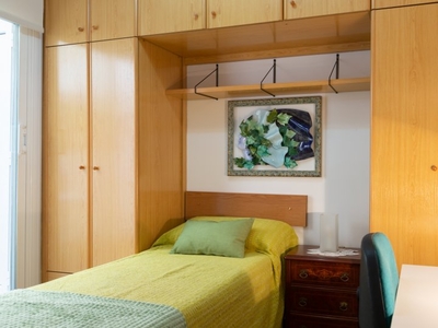 Encantadora habitación en apartamento de 4 dormitorios en Sants, Barcelona