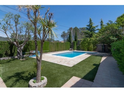 Espectacular casa con piscina y jardin en Mas Mestre