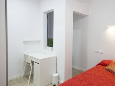 Habitación en apartamento de 9 dormitorios en Sants-Badal, Barcelona