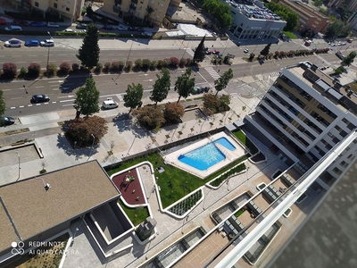 Piso en alquiler en avenida De Navarra de 4 habitaciones con terraza y piscina