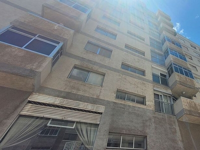 Piso en alquiler en calle Santiago Beyro de 4 habitaciones con garaje y jardín