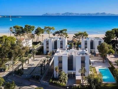 Piso en alquiler en Port d'Alcúdia - Platja d'Alcúdia de 3 habitaciones con terraza y piscina