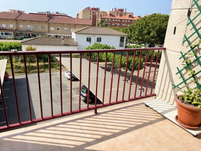Piso en carrer de sant benilde 8 bonito piso de 90 m2 útiles de 4 hab, 2 baños, cocina office, terraza, parking en Tarragona