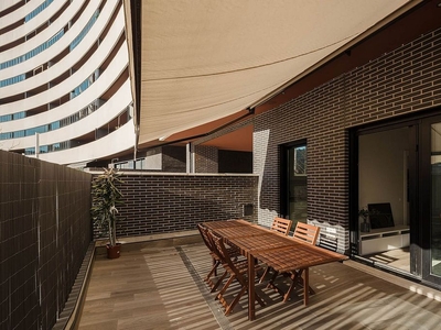 Venta de piso en Mendillorri de 3 habitaciones con terraza y garaje
