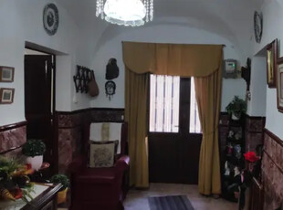 Casa adosada en venta en Casa Tradicional Muy Amplia, en Centro de La Localidad. en Valdefuentes por 28,000 €