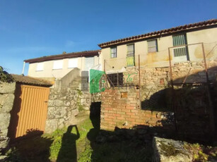 Casa en venta en Ourense en Seixalbo-Monte-Ceboliño-Velle por 75,000 €