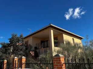 Chalet en venta en Urbanización del Cerro Alberche, 582 en El Casar de Escalona por 60,000 €