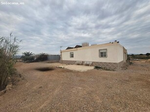 FINCA CON CASA, NAVE Y TERRENO VALLADO, EN LAS CUEVAS DEL REYLLO