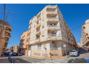 MAGNÍFICO PISO DE 2 DORMITORIOS CON PLAZA DE GARAGE EN EL CENTRO DE TORREVIEJA!