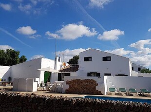 Menorca, casa campo con piscina privada .