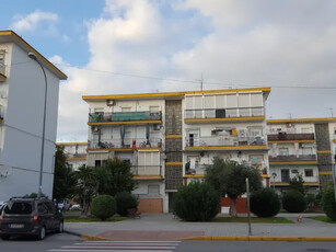 Piso en venta en Calle de los Carteros, cerca de Calle Azucareros en La Rinconada por 47,500 €