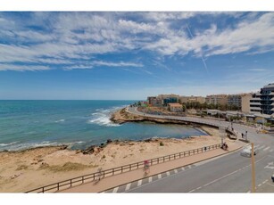 Venta de Apartamento en Playa de Los Locos con vistas frontales al mar