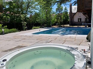 Villa en la Sierra de Guadarrama con jacuzzi y piscina