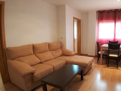 Alquiler de piso en San Roque - Ronda norte de 2 habitaciones con terraza y muebles