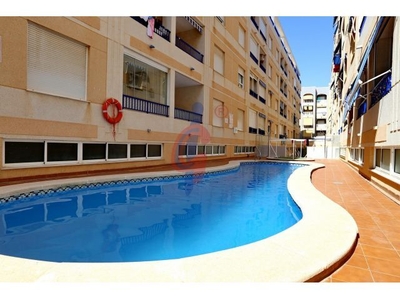 ¡Apartamento de 2 dormitorios con piscina a 400 metros de la playa de Guardamar!